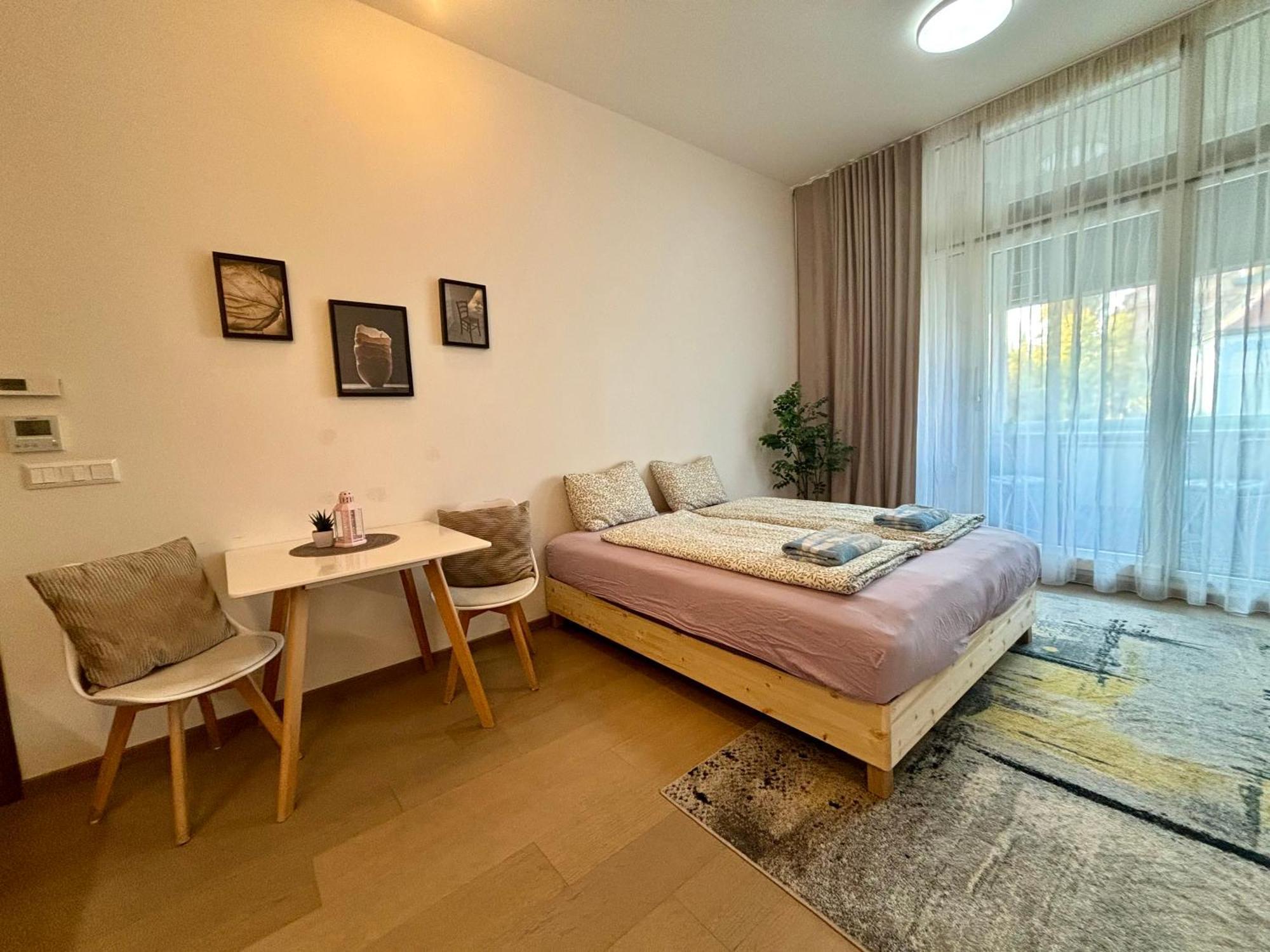 New, Beautiful Apt With Parking In Best Location! บราติสลาวา ภายนอก รูปภาพ